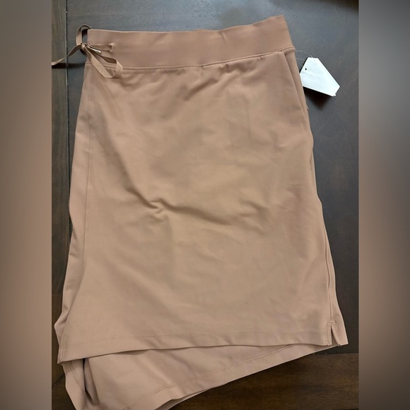 Old Navy Powersoft Shorts - Picture 2 of 5